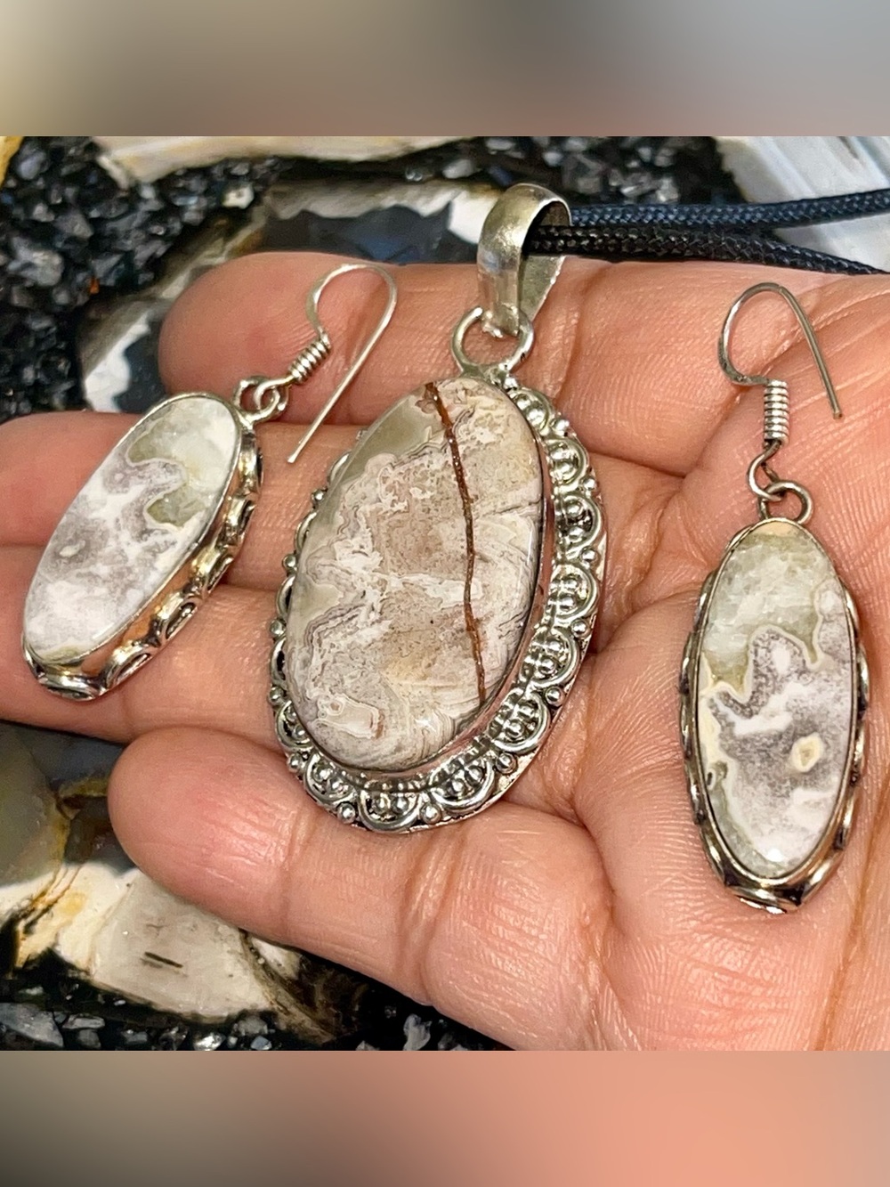Crazy Lace Agate Pendant & Earrings Set